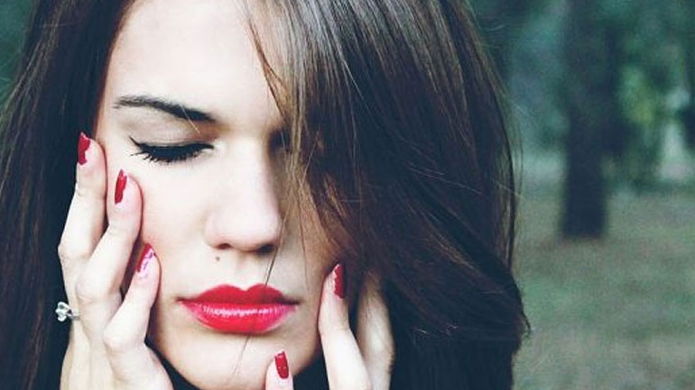 Ποια είναι τα συμπτώματα ενός αυτοκαταστροφικού ατόμου