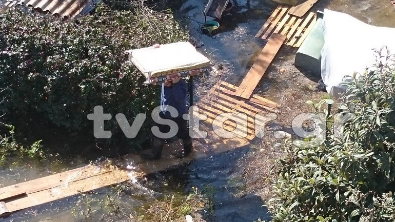 Σε κατάσταση έκτακτης ανάγκης η Χαλκίδα – Οι κάτοικοι εγκαταλείπουν τα σπίτια τους