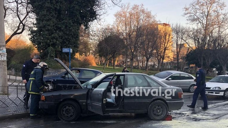 Θεσσαλονίκη: Φωτιά σε Ι.Χ. στην οδό Λαγκαδά