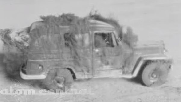 Βίντεο με έκρηξη βόμβας Grable «απογυμνώνει» τα χρώματα των αυτοκινήτων