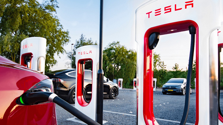 O ταχύτερος φορτιστής του κόσμου ανήκει στην Tesla
