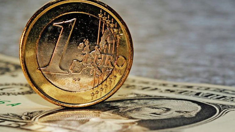 Το ευρώ ενισχύεται οριακά 0,03%, στα 1,1312 δολάρια