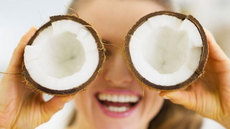 Πώς να εντάξεις το θαυματουργό λάδι καρύδας στην beauty routine σου;