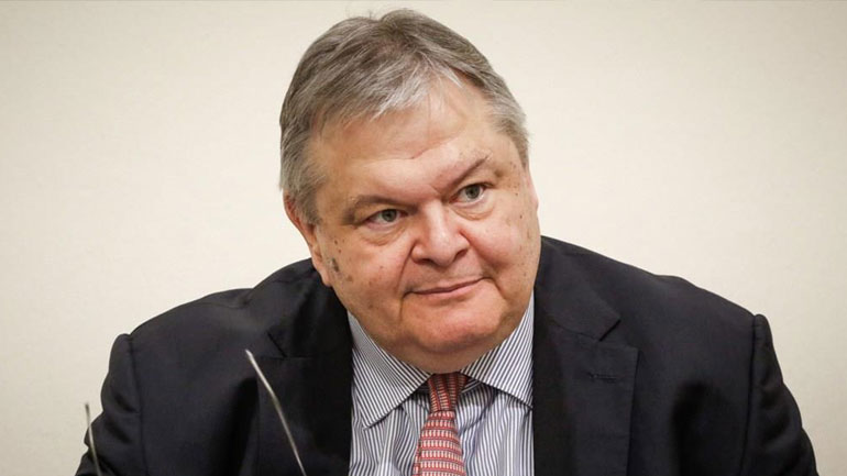 Το νέο του βιβλίο παρουσίασε στον Πειραιά ο Ευάγγελος Βενιζέλος