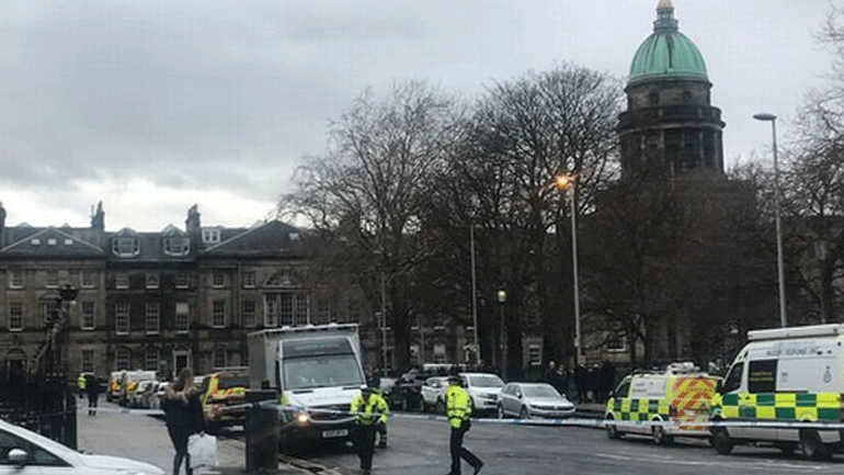 Ομάδα πυροτεχνουργών μετέβη στο κέντρο του Εδιμβούργου έπειτα από πληροφορίες για ύποπτο πακέτο