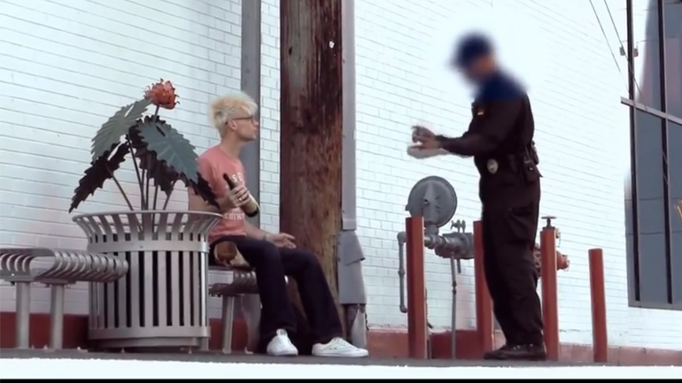 Ταχυδακτυλουργός ξεφεύγει από την αστυνομία