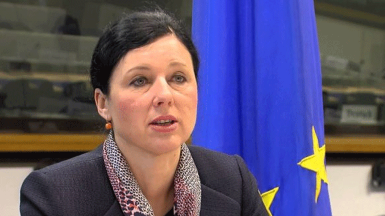 «Καλώ τα κράτη-μέλη να παρουσιάσουν περισσότερες γυναίκες υποψήφιες ως μελλοντικές επιτρόπους»