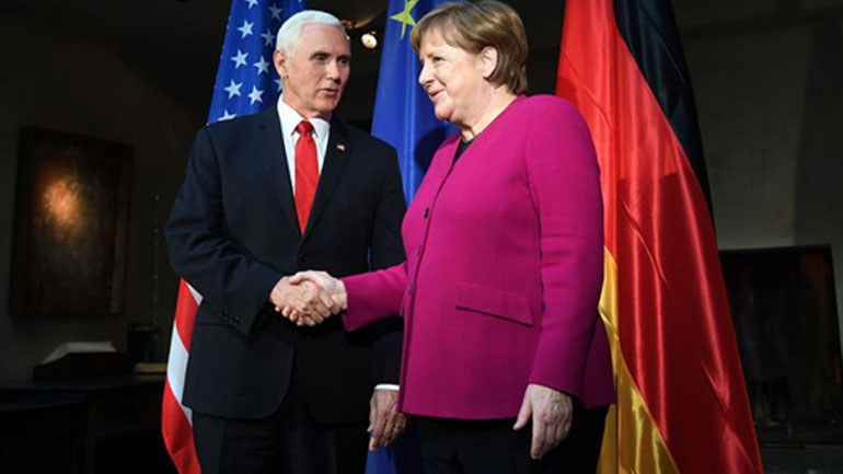 O Πενς ζήτησε από τη Μέρκελ να προκαλέσει τη Ρωσία στέλνοντας πολεμικά πλοία στην Κριμαία