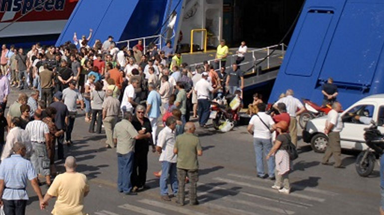 Αυξημένη η κίνηση στα λιμάνια του Πειραιά της Ραφήνας και του Λαυρίου