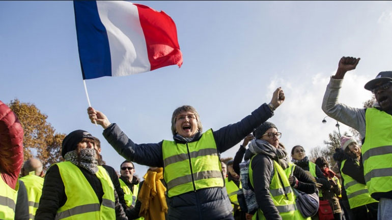 Τα «κίτρινα γιλέκα» συγκεντρώνονται στο κέντρο του Παρισιού για 17ο συνεχόμενο Σαββατοκύριακο