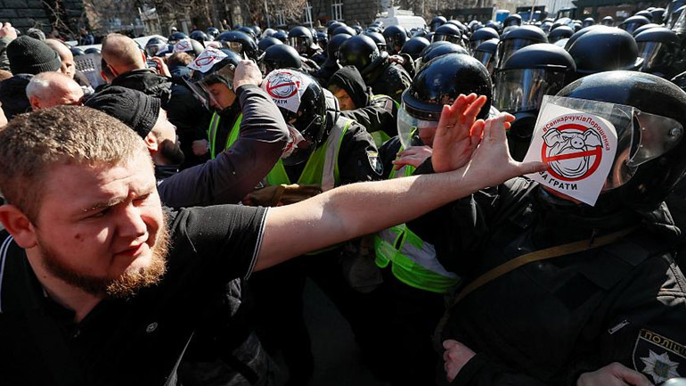Ουκρανία: Επεισοδιακή διαδήλωση ακροδεξιών κατά της διαφθοράς