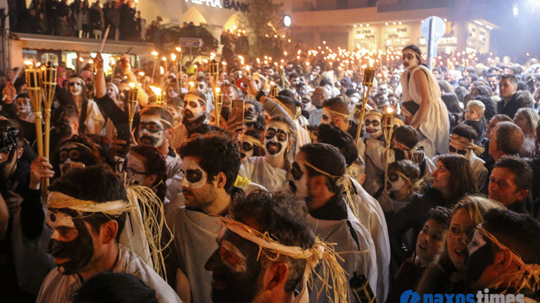 Εντυπωσιακές εικόνες από τους Λαμπαδηφόρους της Νάξου!