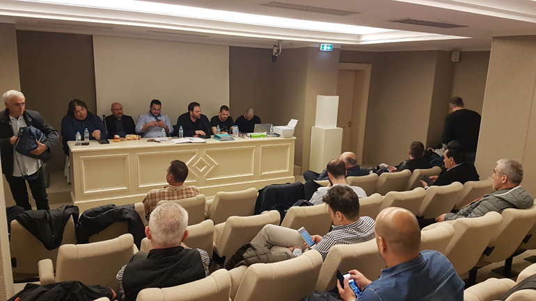 Λίγο πριν ξεκινήσουν οι πρώτες επίσημες εκλογές της Ένωσης Συντακτών Αυτοκινήτου...