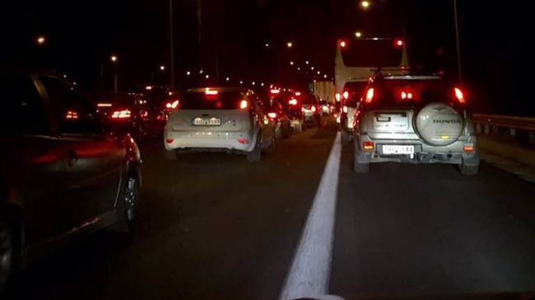 Ομαλά εξελίσσεται η επιστροφή των εκδρομέων. Μικροκαθυστερήσεις στα διόδια Αφιδνών και Καλαμακίου