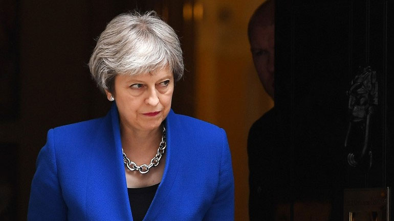 Βρετανία: Στελέχη των Συντηρητικών προτρέπουν τη Μέι να αποσύρει την ψηφοφορία στο κοινοβούλιο