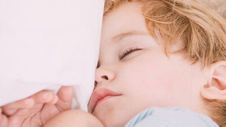Εφίδρωση του μωρού κατά τη διάρκεια του ύπνου