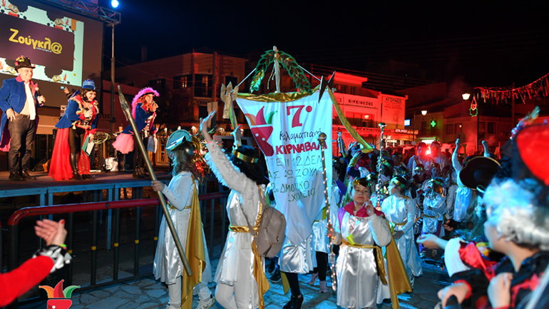 H μεγάλη νυχτερινή παρέλαση του 7ου Καλαματιανού Καρναβαλιού