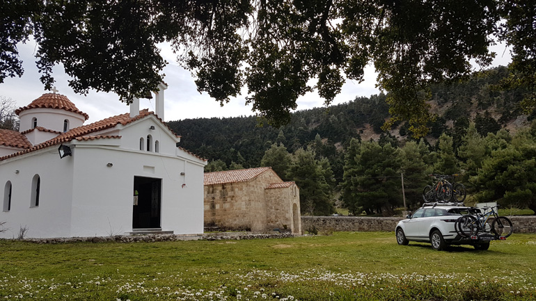 Κάπου στα βουνά πάνω από την Κινέτα με κατεύθυνση προς Λουτράκι...