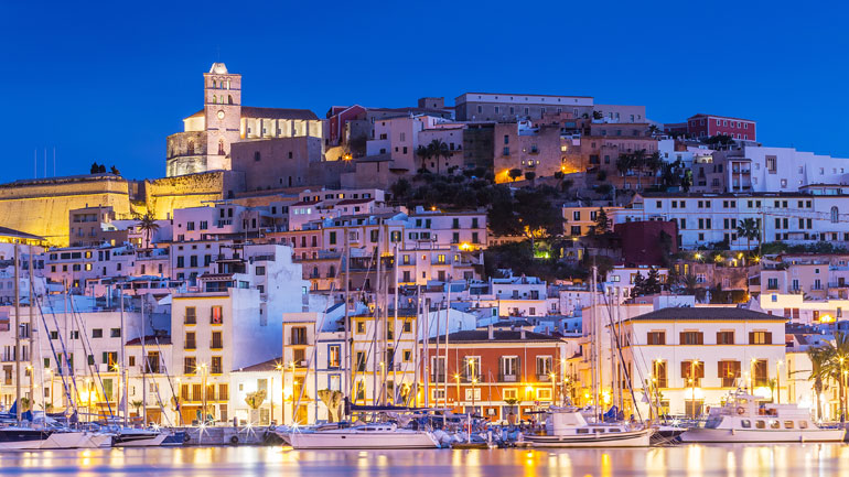 Ίμπιζα: Αξέχαστο ταξίδι στο «Λευκό Νησί»