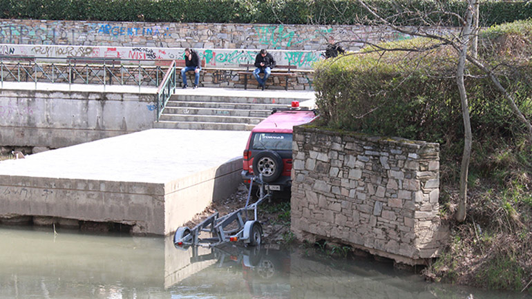 Έρευνες στον Πηνειό για γυναίκα που εξαφανίστηκε