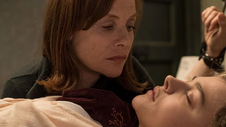 «Η Χήρα» – Ένα θρίλερ μυστηρίου με τις Ιζαμπέλ Ιπέρ και Κλόι Γκρέις Μόρετζ