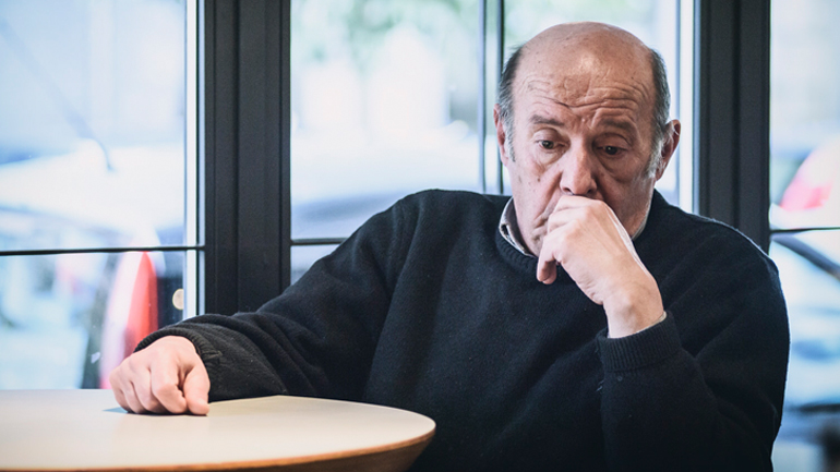 «Ελληνικά» από τον Βασίλη Παπαβασιλείου – Νέος κύκλος μαθημάτων στο θέατρο Μικρό Γκλόρια