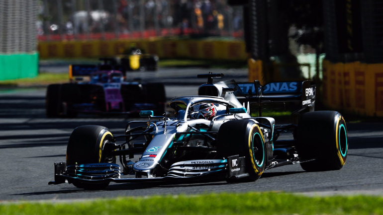 Ο Hamilton δίνει τον ρυθμό