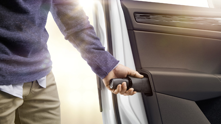 Τα αυτοκίνητα Skoda διαθέτουν ακόμη και θήκες για ομπρέλες