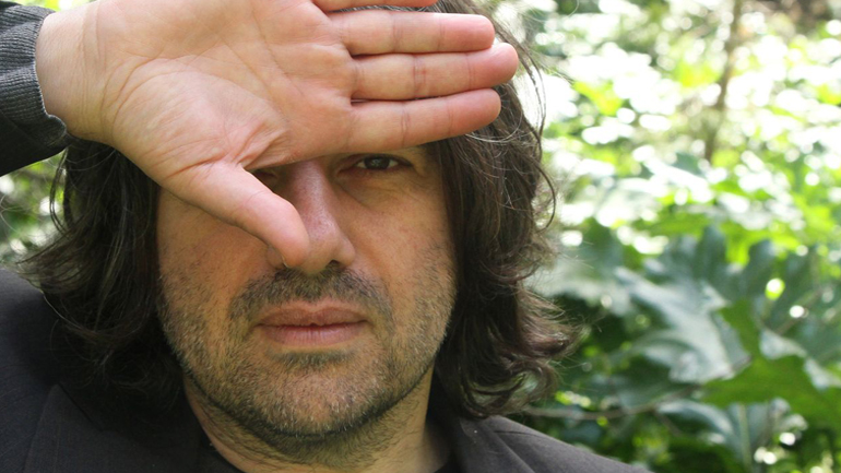 «Σου κρύβω την αγάπη μου», το νέο τραγούδι του Μάνου Πυροβολάκη