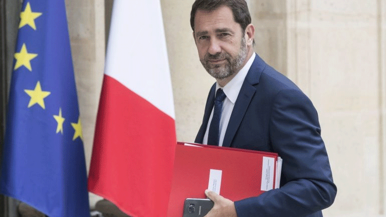 Γαλλία: Σκάνδαλο με τις περιπτύξεις του Υπουργού Εσωτερικών με νεαρή