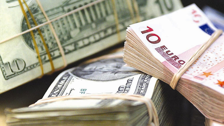 Υποχωρεί το ευρώ έναντι του δολαρίου