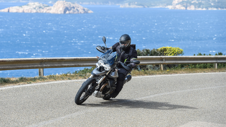 Πρόγευση από Σαρδηνία: Οδηγούμε το Moto Guzzi V85 TT