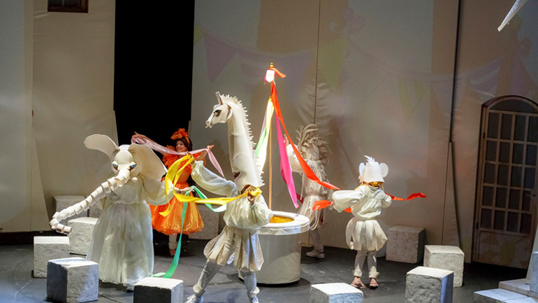 Συνεχίζονται οι παραστάσεις της Κάρμεν Ρουγγέρη «Αργοναυτική Εκστρατεία» και  «Το Βαλς με τα Παραμύθια»