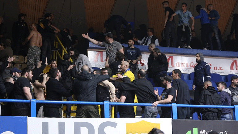 Επεισόδια και προσωρινή διακοπή στο Περιστέρι-Άρης