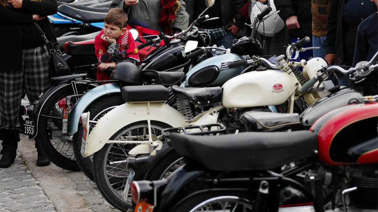 Ιστορικά οχήματα, υπουργικές αποφάσεις και ..παλιές ελληνικές ταινίες