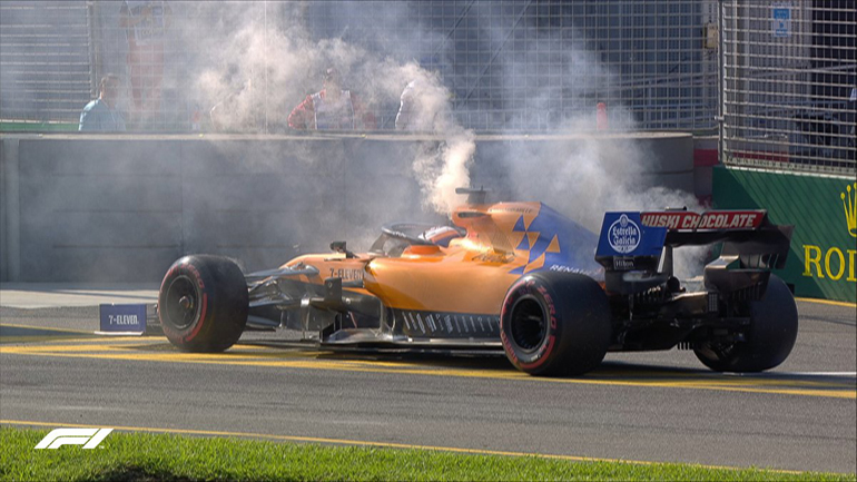 Η φωτιά στον κινητήρα της McLaren του Sainz