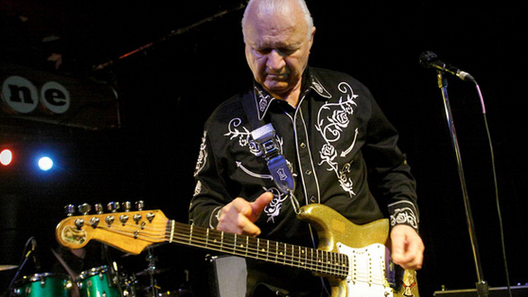 Πέθανε ο Ντικ Ντέιλ, ο «βασιλιάς της κιθάρας σερφ»