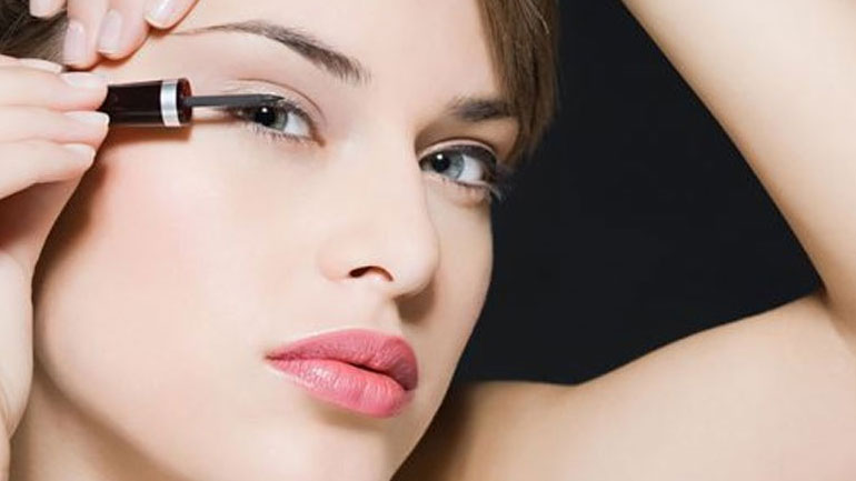 Τι να κάνετε αν σας τελειώσει το eyeliner