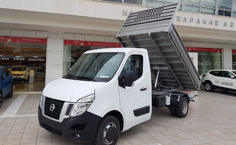 To Nissan NV400 με ανατρεπόμενη καρότσα