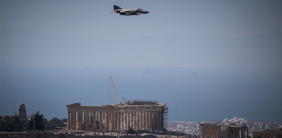 Μαχητικά πάνω από την Ακρόπολη