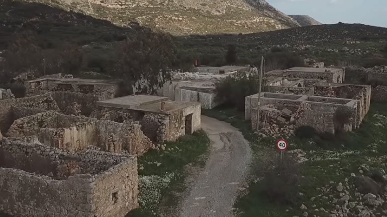 Το χωριό-«φάντασμα» της Σητείας: Υπέροχες εικόνες από ψηλά