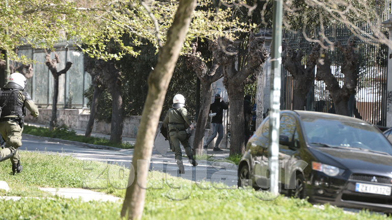 Ολοκληρώθηκε το μαθητικό συλλαλητήριο με μολότοφ και στην Τοσίτσα