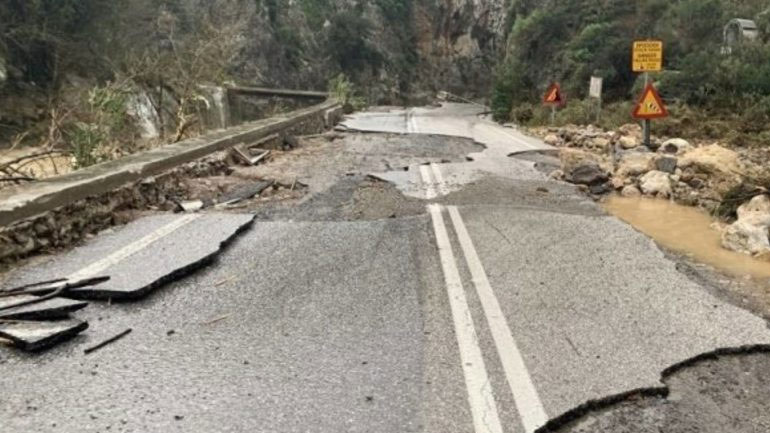 Ρέθυμνο: Καταγράφονται οι καταστροφές από κλιμάκιο του υπουργείου Υποδομών