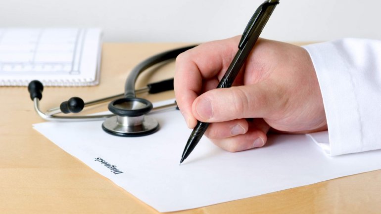 Και ιδιώτες γιατροί θα συνταγογραφούν πλέον τους ανασφάλιστους