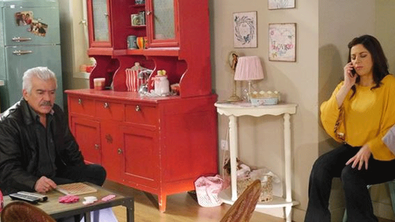 Το σόι σου: Η Χαρούλα εγκαταλείπει τον Βαγγέλη…