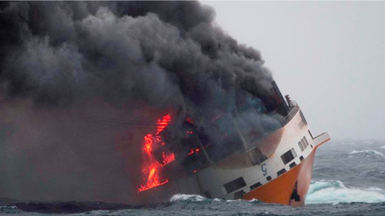 Βυθίστηκε πλοίο με 2.000 αυτοκίνητα της Audi και της Porsche Βυθίστηκε πλοίο με 2.000 αυτοκίνητα της Audi και της Porsche