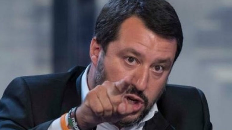 Ιταλία: Ο Μ. Σαλβίνι απευθύνει νέα προειδοποίηση προς τις ΜΚΟ
