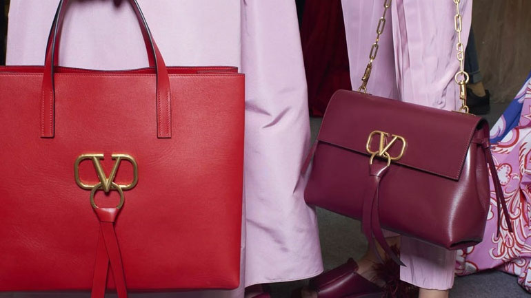 Οι Garavani VRING bags του οίκου Valentino είναι οι πιο hot τσάντες της σεζόν!