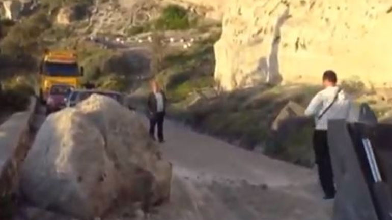 Κατολίσθηση βράχων στη Σαντορίνη