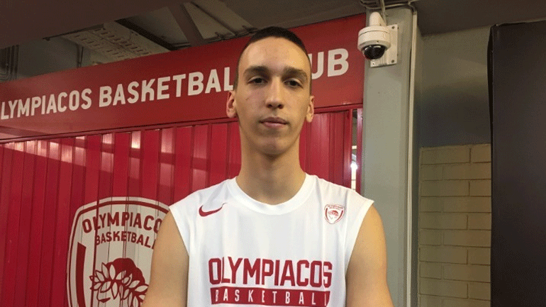 «Έχω αφίσα στο δωμάτιό μου τον Μιλουτίνοβ!»